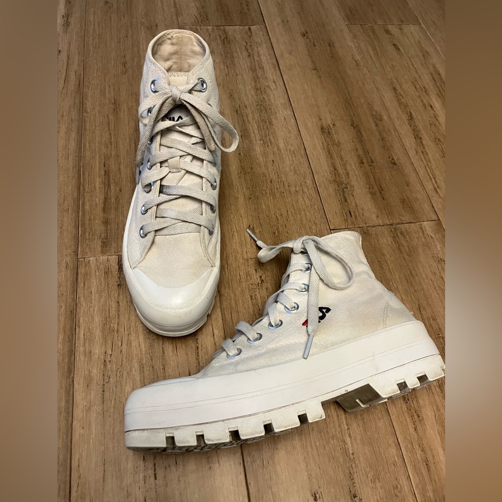 Fila cream platform women’s lace up high tops. Size 7